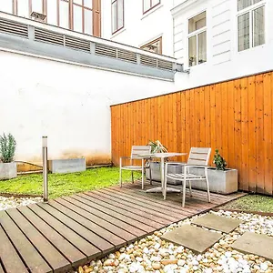 https://beautiful-apartment-in-s-heart.vienna-besthotels.com